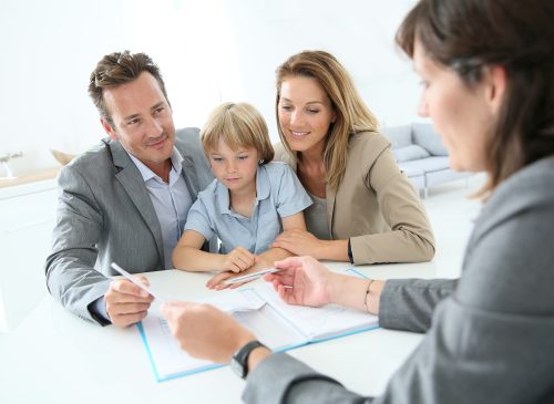 familientreffen immobilienmakler neues haus zu kaufen